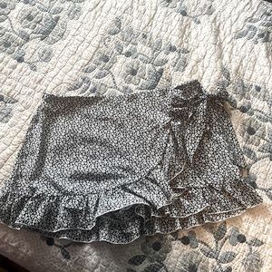 Cute floral pattern skirt